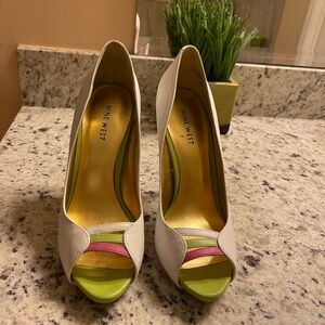 Nine West White and Green Peep Toe Heels